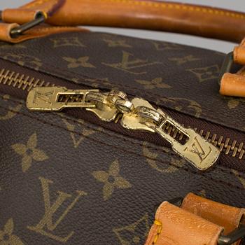 A Louis Vuitton "Keepall 55" weekend bag.