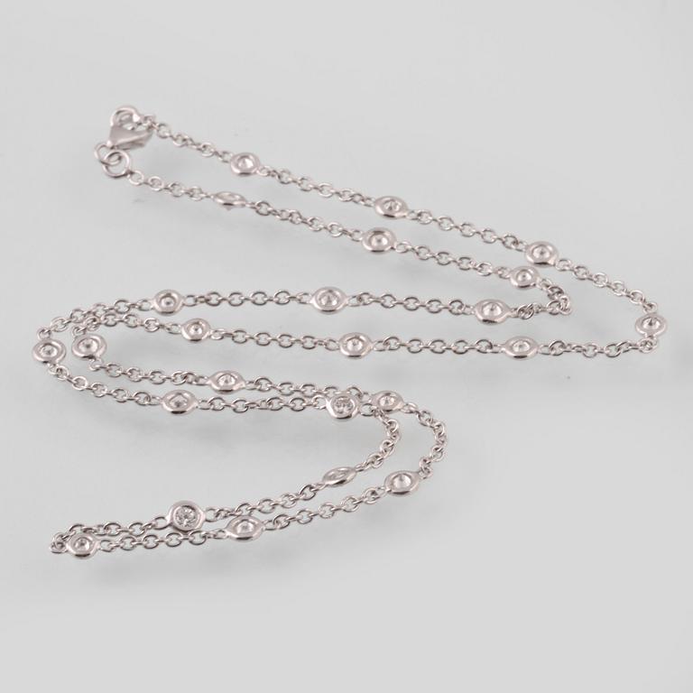 COLLIER, 18K vitguld med 24 briljantslipade diamanter ca 1.02 ct. Vikt 4,4 gram.