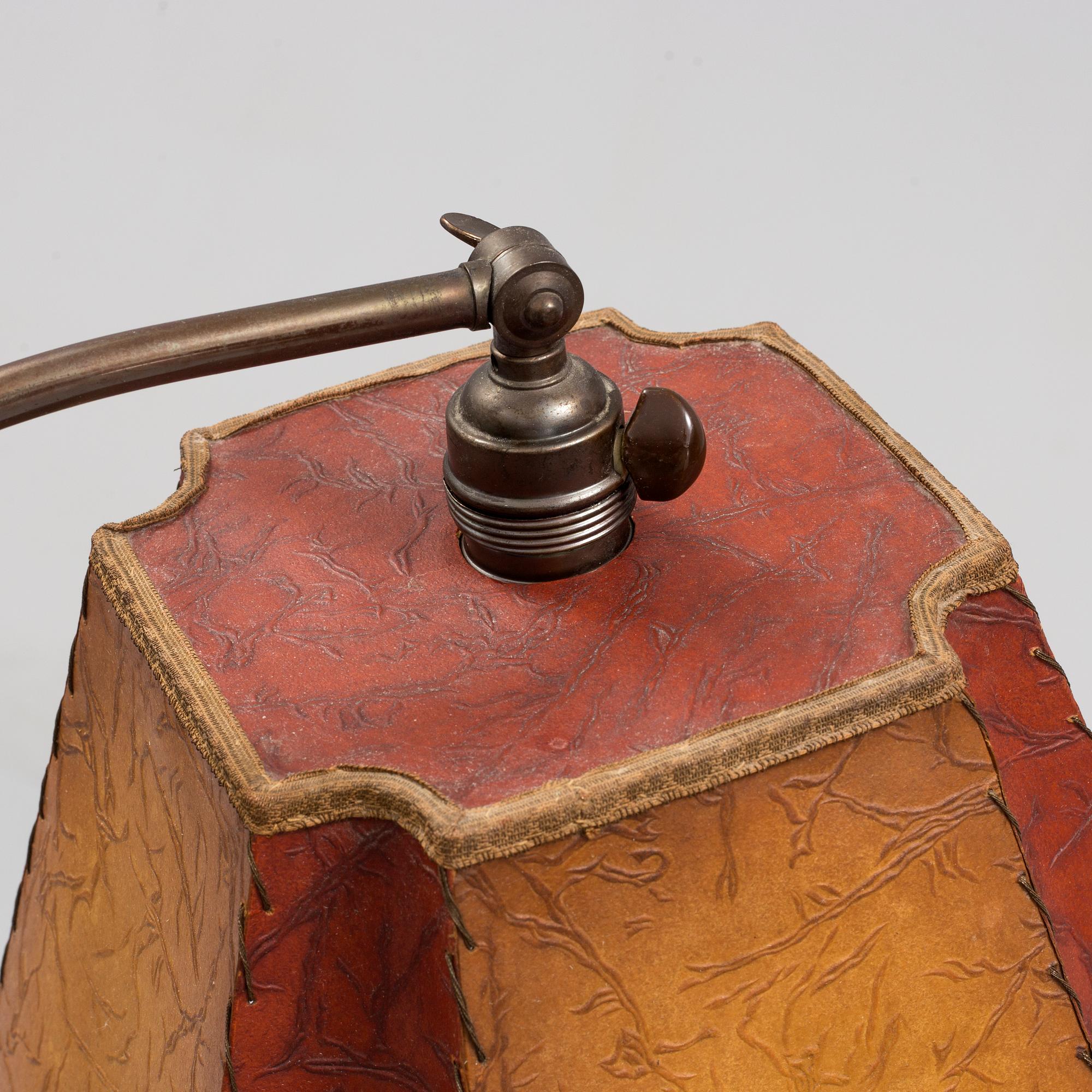 SOFFBORD / SIDOBORD, med lampa, 1930-tal.