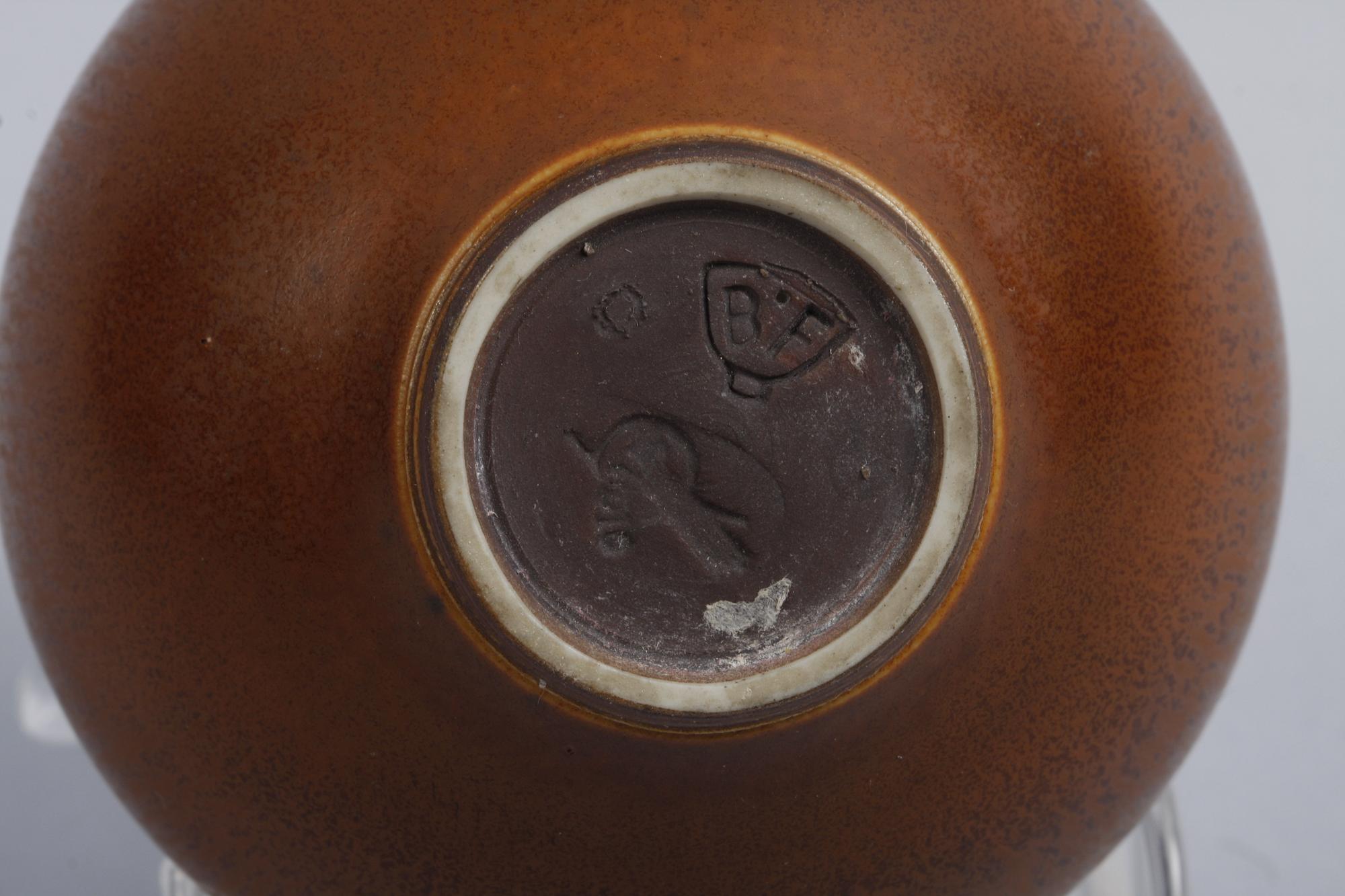 VAS, stengods. Berndt Friberg. Stmplsign B.F.