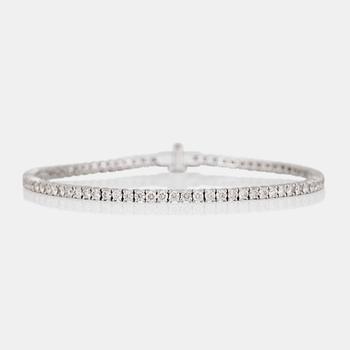 1226. A brilliant-cut diamond bracelet. Total gem-weight 3.01 cts, accordning to engraving.