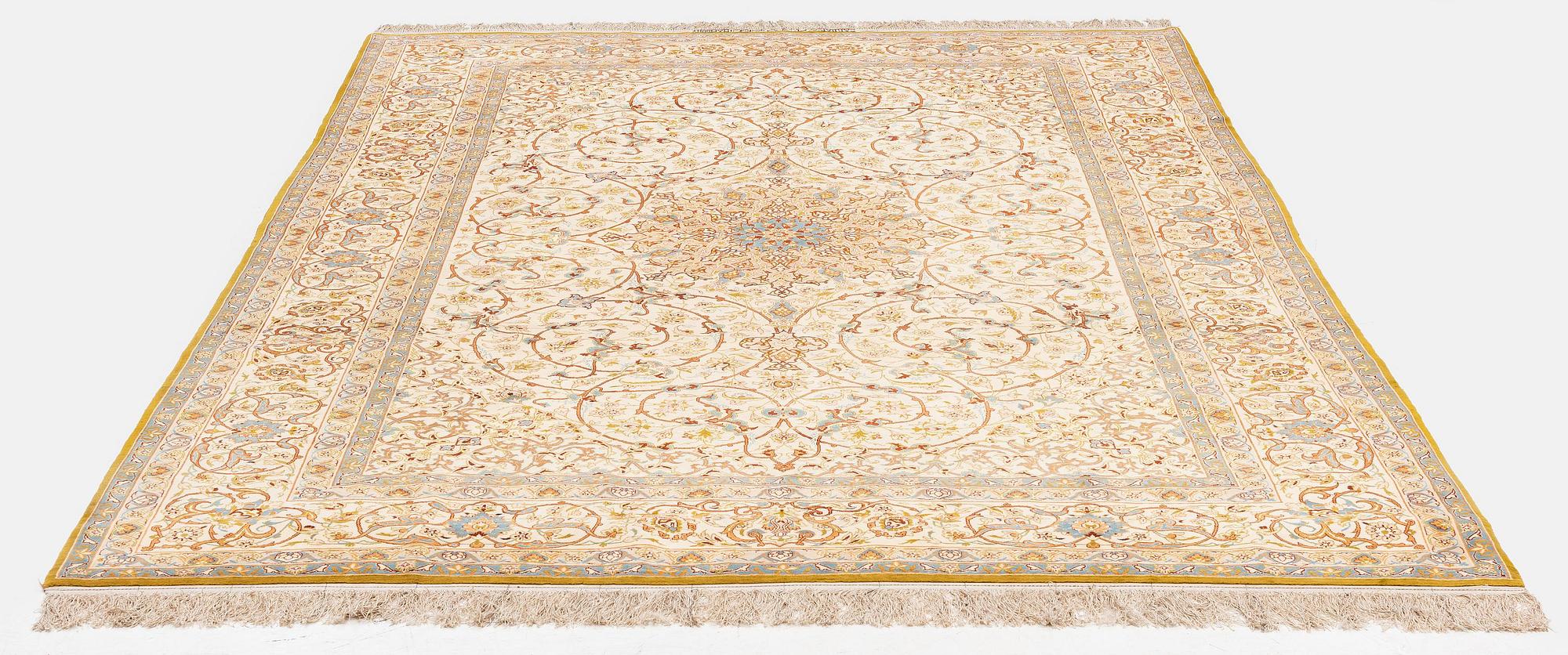 Matta, semiantik Isfahan, centrala Persien, part silk, signerad Sarraf Mamoury, ca 315 x 193 cm.