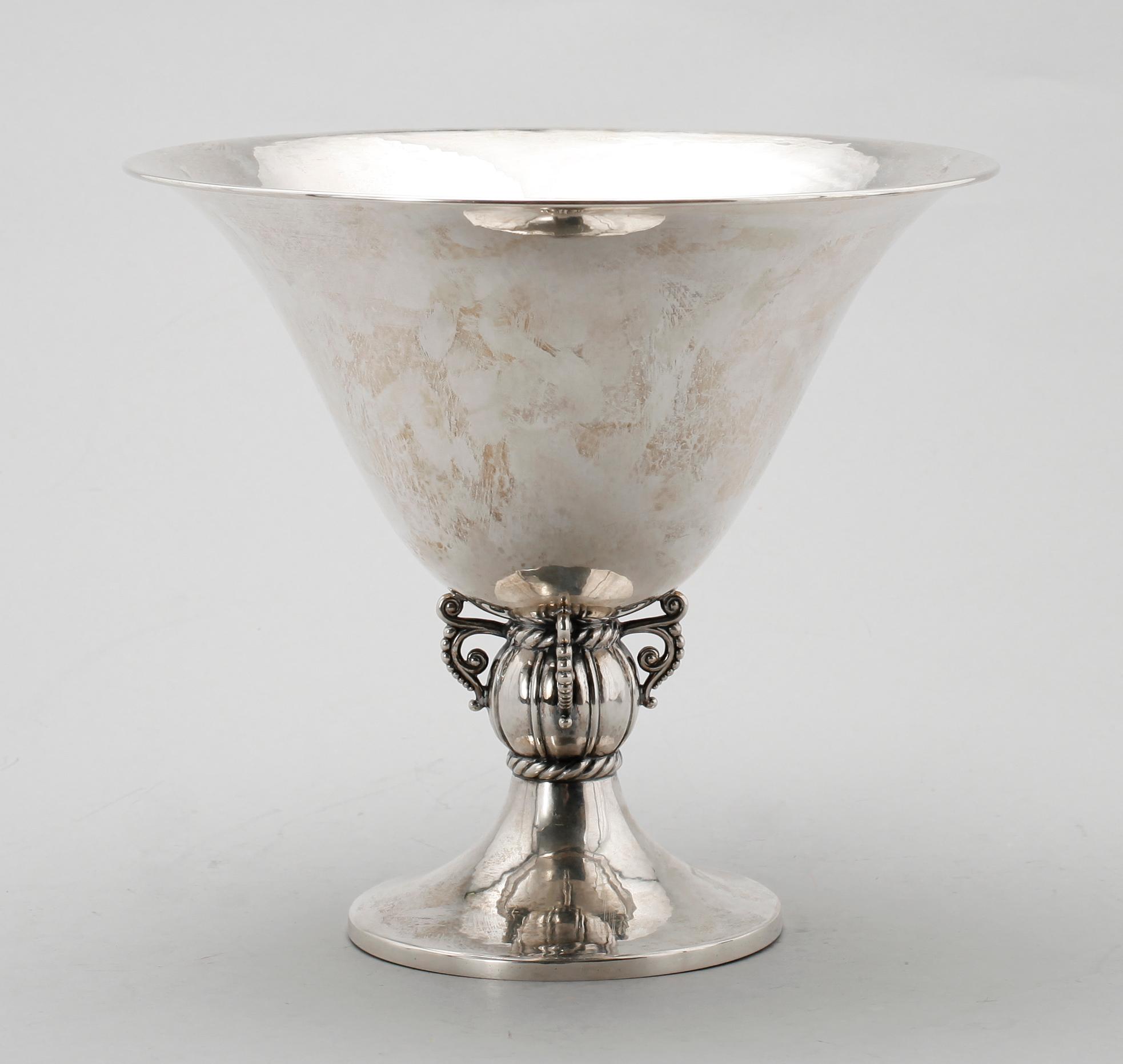 SKÅL PÅ FOT, silver, WA Bolin, Stockholm, otydliga stämplar 1925. Vikt 601 g.