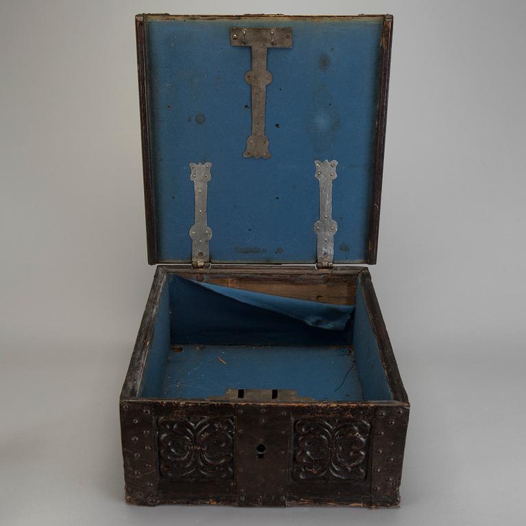 A carved baroque wooden box 17/18th century.