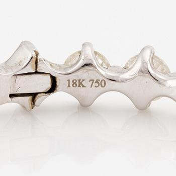 Ett par örhängen 18K vitguld med runda briljantslipade diamanter.