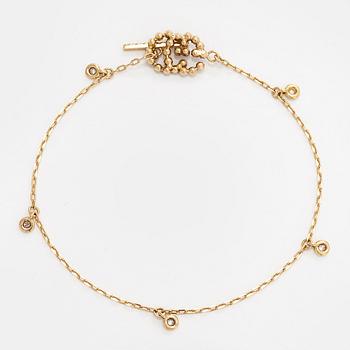 Gucci, an 18K gold 'Interlocking' bracelet with brilliant-cut diamonds.