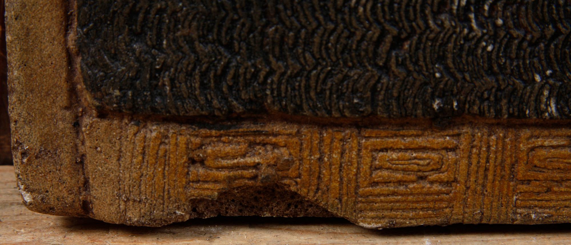 VÄGGRELIEFER, 2 st, stenliknande material.