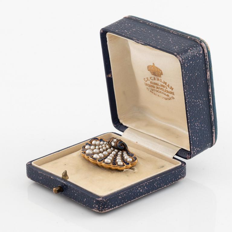 A Royal gold, enamel, pearl and rose cut diamond shell brooch.