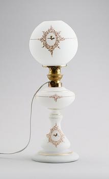 BORDSFOTGENLAMPA, glas, omkring år 1900.