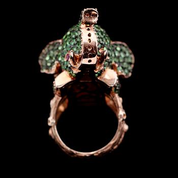 RING, silver förgyllt i 18K roséguld, tsavoriter, rubiner och safirer.