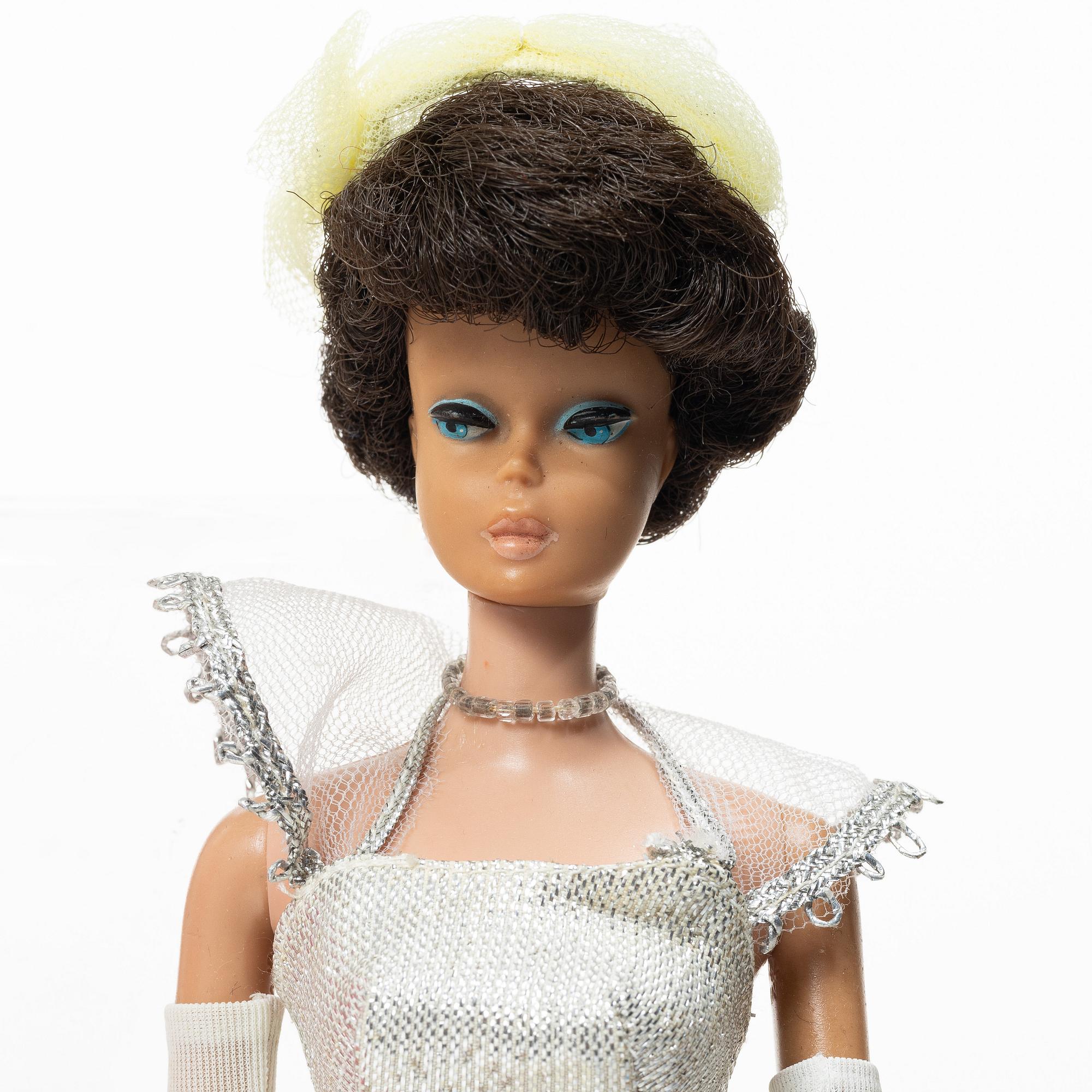 Barbiedockor, 4 st, samt kläder och accessoarer, Mattel, 1960-tal.