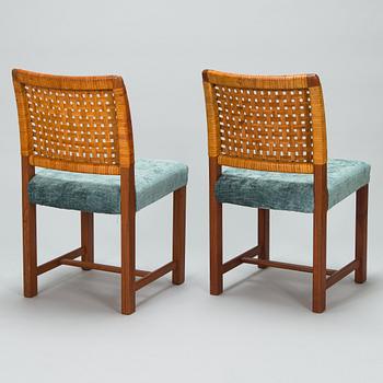 Carl Gustaf Hiort af Ornäs,  A 1950s 'Näyttely Junior' dining table and 8 chairs for HMN Huonekalu Mikko Nupponen.