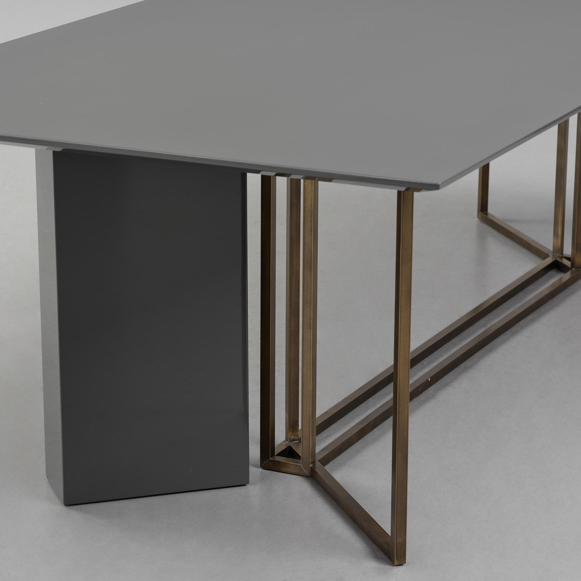 Andrea Parisio, matbord, "Plinto Rectangular", Meridiani, Italien, efter 2015.