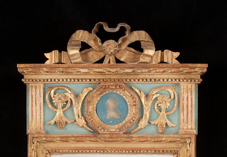 A Gustavian late 18th century one-light girandole mirror.