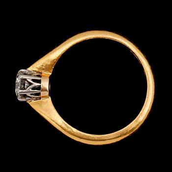RING, 23 k guld, med solitär briljant ca 0.50 ct.
