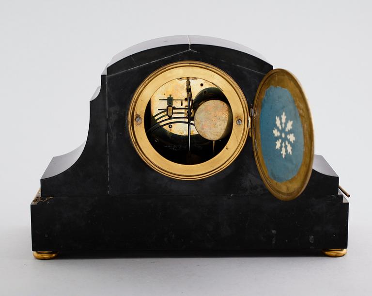 BORDSPENDYL, 1900-talets första hälft.