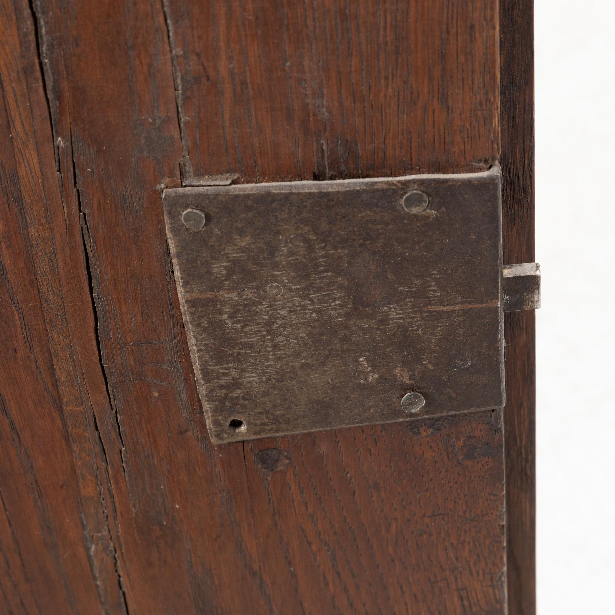 A wall cabinet, 18th century.