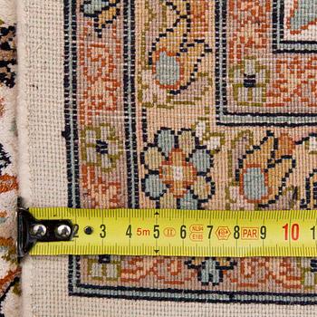 Matta, Kashmir, silkkiä, noin 312 x 425 cm.