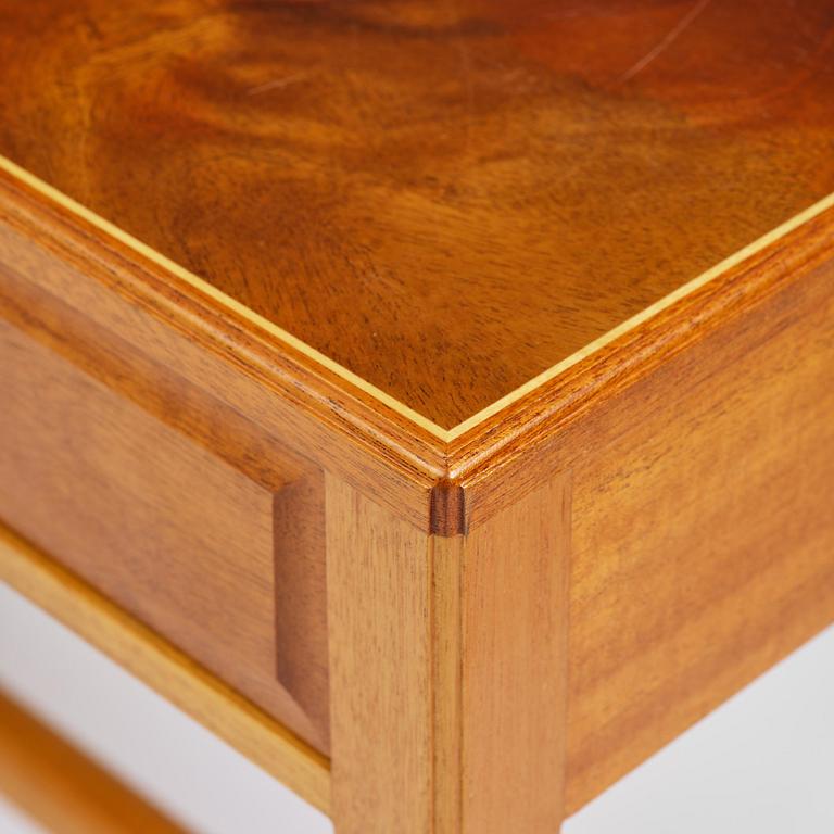 Josef Frank, sideboard, modell 821, Firma Svenskt Tenn, efter 1985.