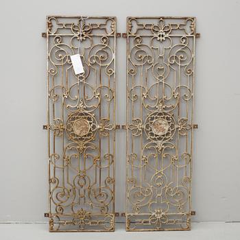 DÖRRGALLER, ett par, gjutjärn, nyrenässans, sent 1800-tal.