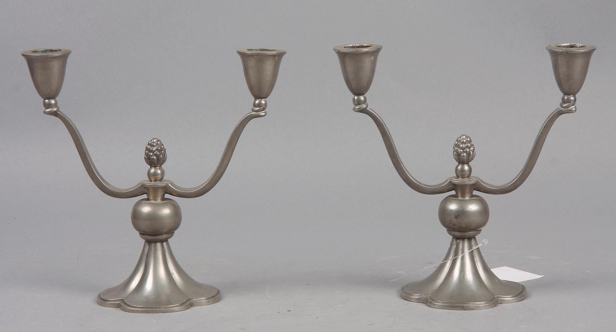 KANDELABRAR, ett par samt BORDSLAMPA, tenn, Just Andersen, Danmark, 1930/40-tal.