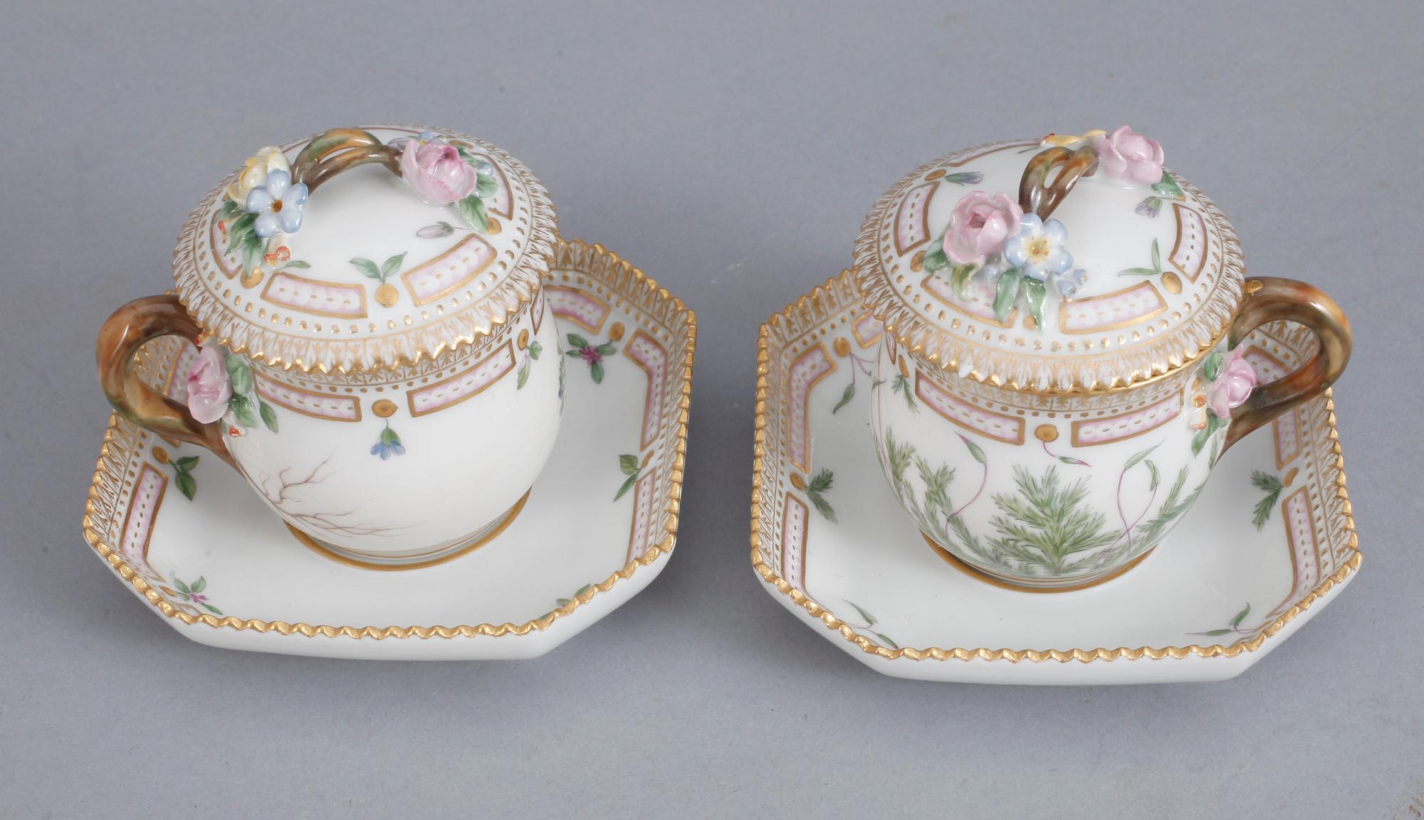CREMEKOPPAR med FAT, porslin, 2 st, Flora Danica, Royal Copenhagen, Danmark.