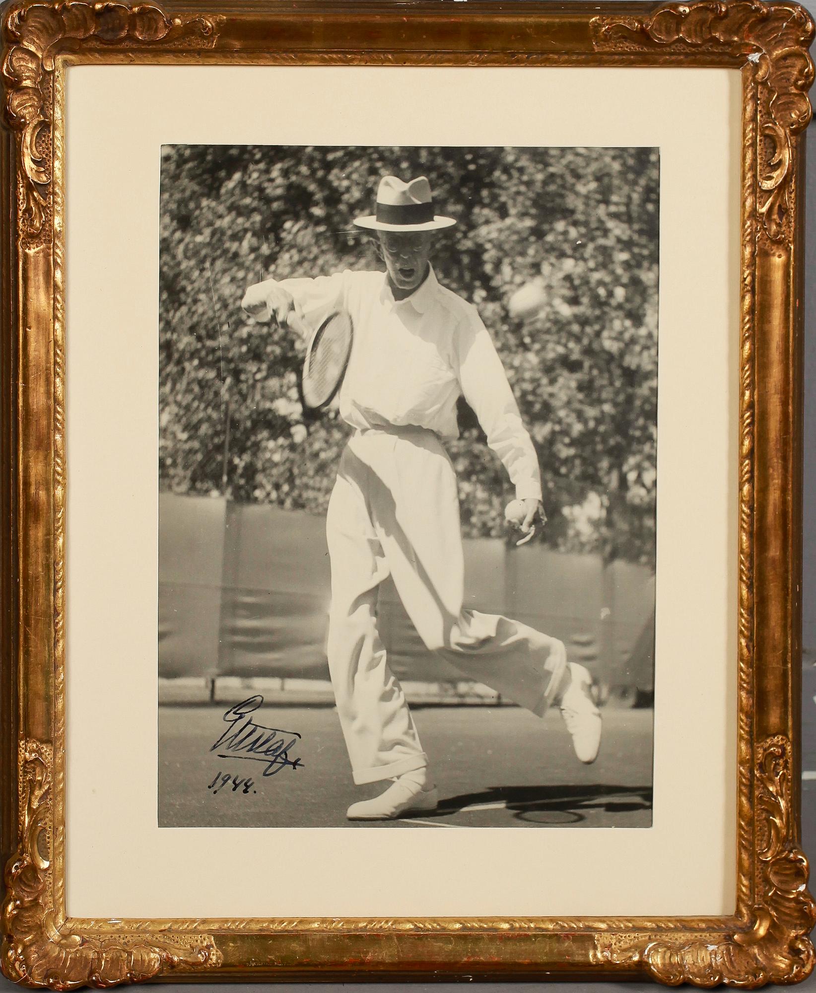 KUNGLIGT FOTOGRAFI, Gustaf V, signerad av kungen 1944.