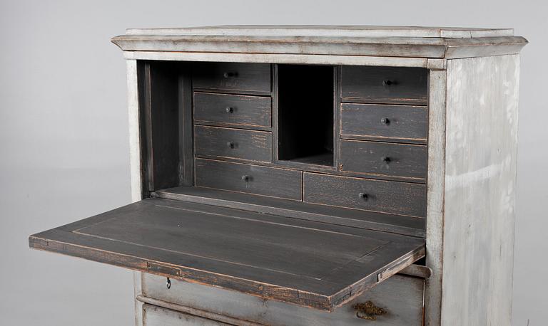 CHIFFONJÉ, omkring år 1900, omarbetad i modern tid.