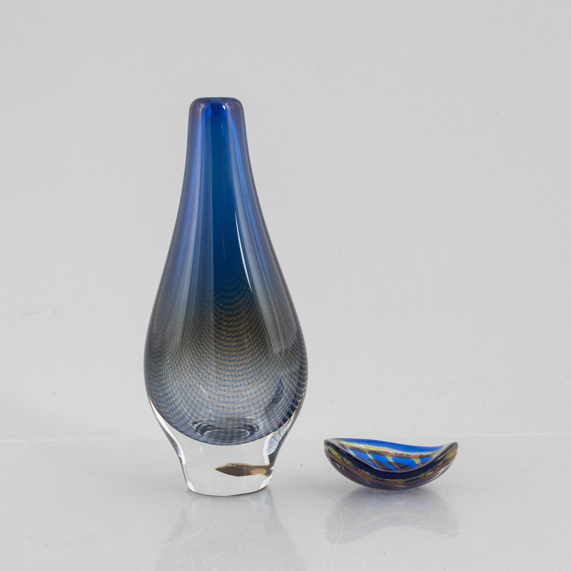 Sven Palmqvist, a 'Kraka' vase från 1954 and a 'Ravenna' bowl, Orrefors, Sweden.