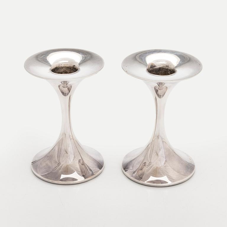 Tapio Wirkkala, a pair of silver 'Trumpet' candlesticks, Kultakeskus, Hämeenlinna 2007.