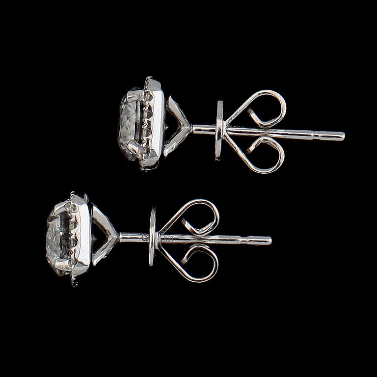 ÖRHÄNGEN, 1 par, 18K vitguld, diamanter tot ca 1.63 ct.