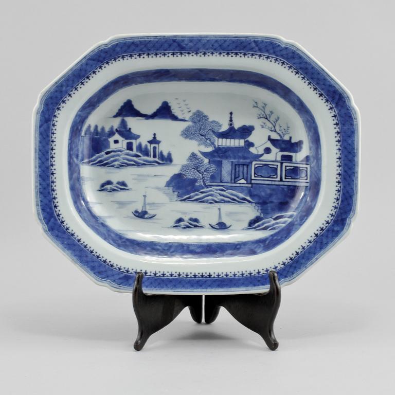 UNDERFAT, porslin, Kina, 1800-tal.
