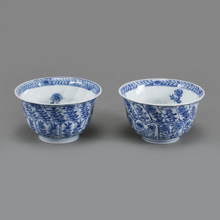 KOPPAR, ett par, porslin, Kina, Kangxi (1662-1722).