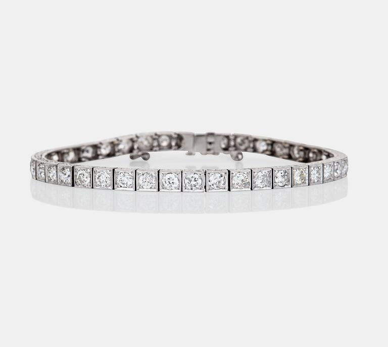 A old-cut diamond bracelet, circa 4.00 cts in total.