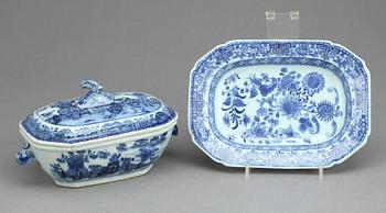 SMÖRTERRIN MED FAT, porslin, Kina, Qingdynastin, Qianlong (1736-1795).