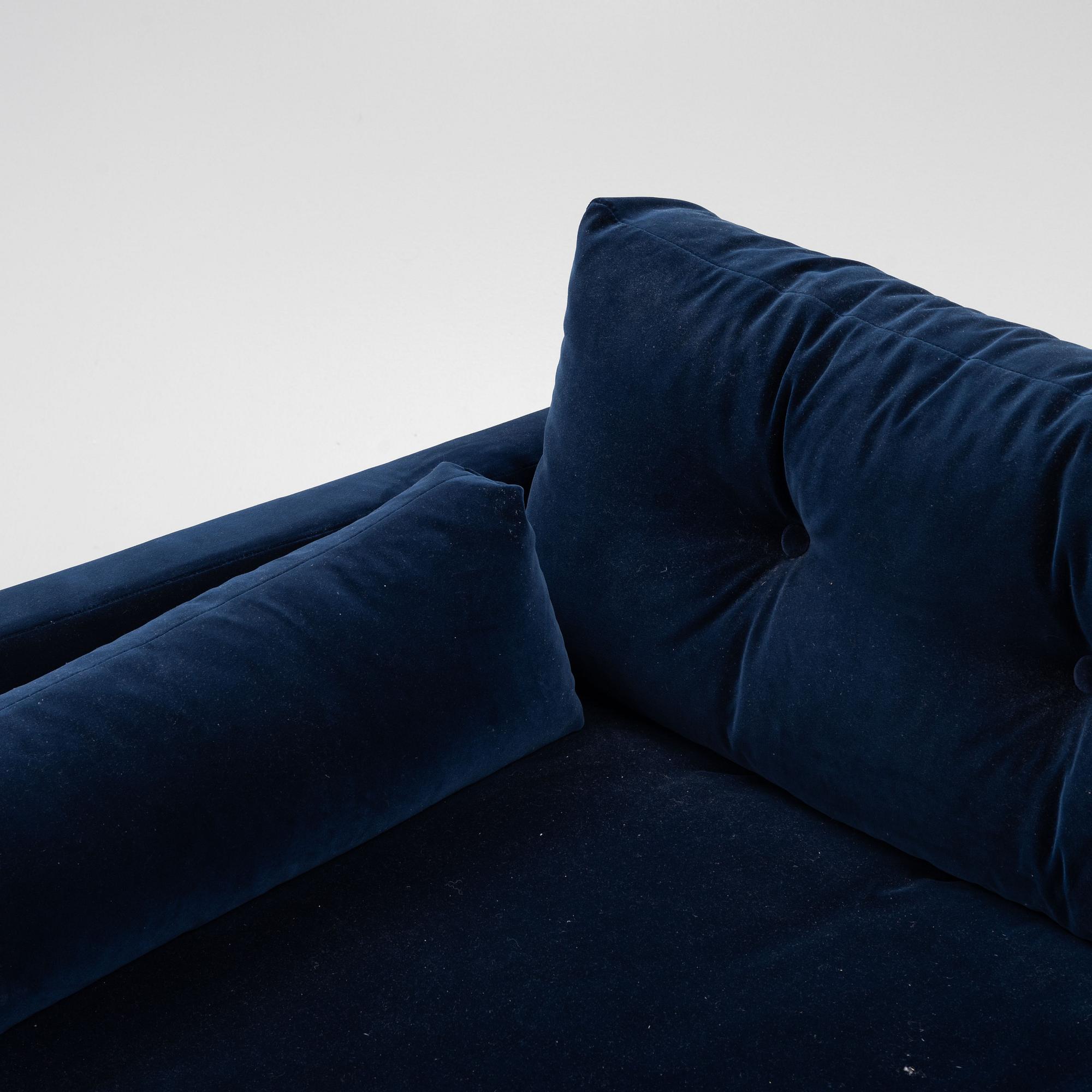A "Dahlia" sofa, Melimeli.
