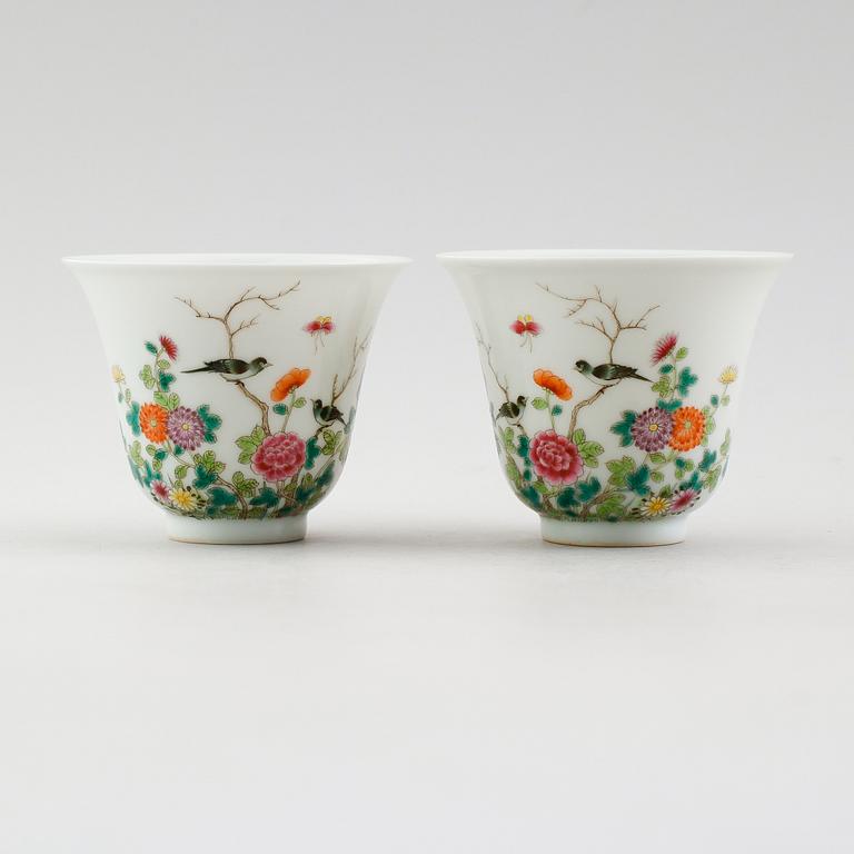 SKÅLAR, 1 par, porslin, Kina, 1900-tal.
