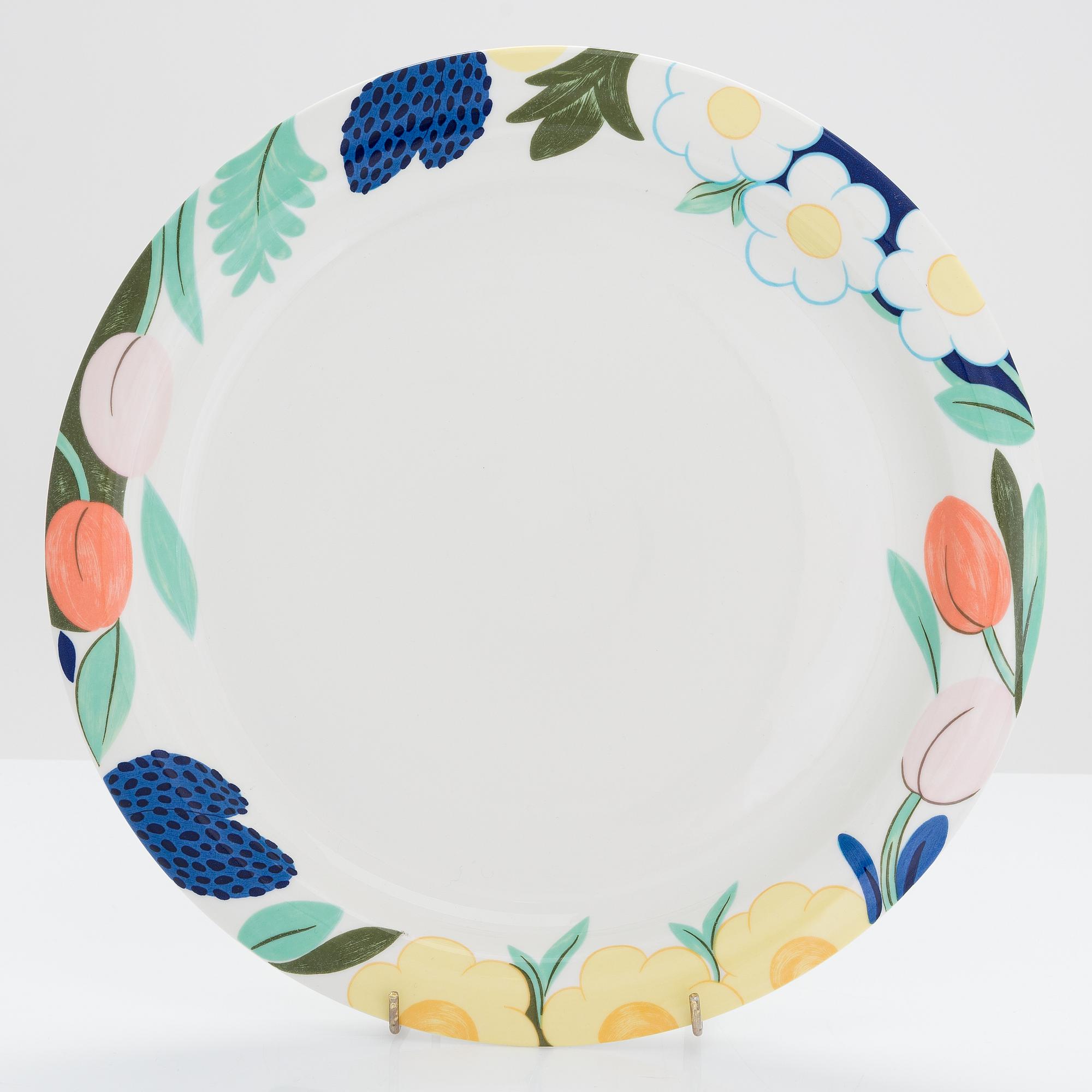 Inkeri Leivo and Dorrit von Fieandt, a 32-piece 'Arctica Poetica' porcelain tableware set, Arabia 1990s.