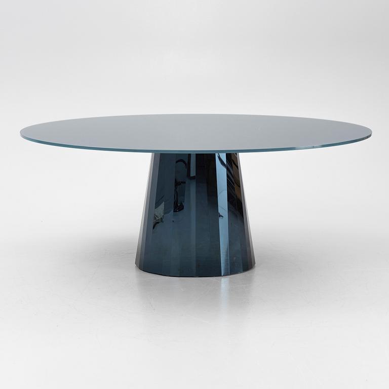 Voctoria Willmotte, a "Pli" dining table, ClassiCon, 2017.