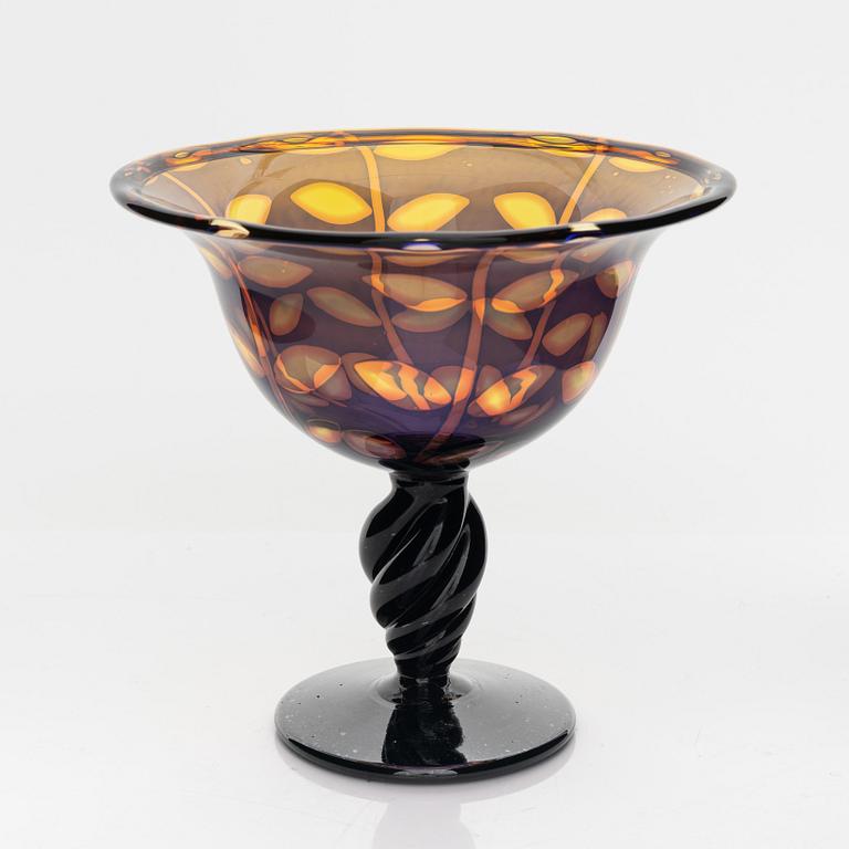 Wilke Adolfsson, a glass bowl on foot, signed and dated 1995.