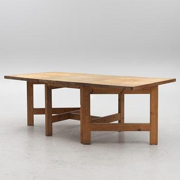 A pine gate-leg table, 1970's/80's.