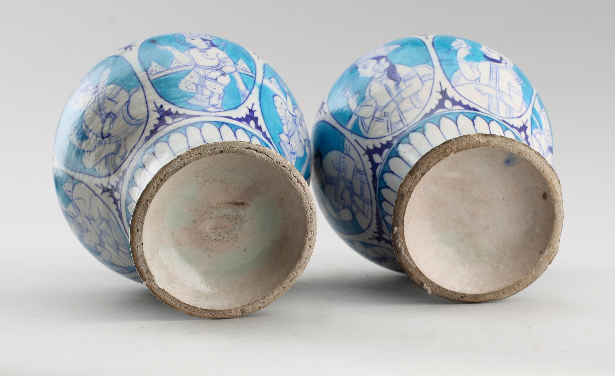 VASER, ett par, fajans, orientaliska, 1900-tal.