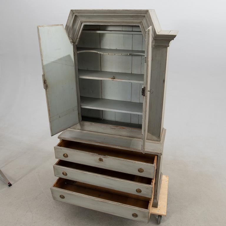 Skåp 1800-talets första hälft.