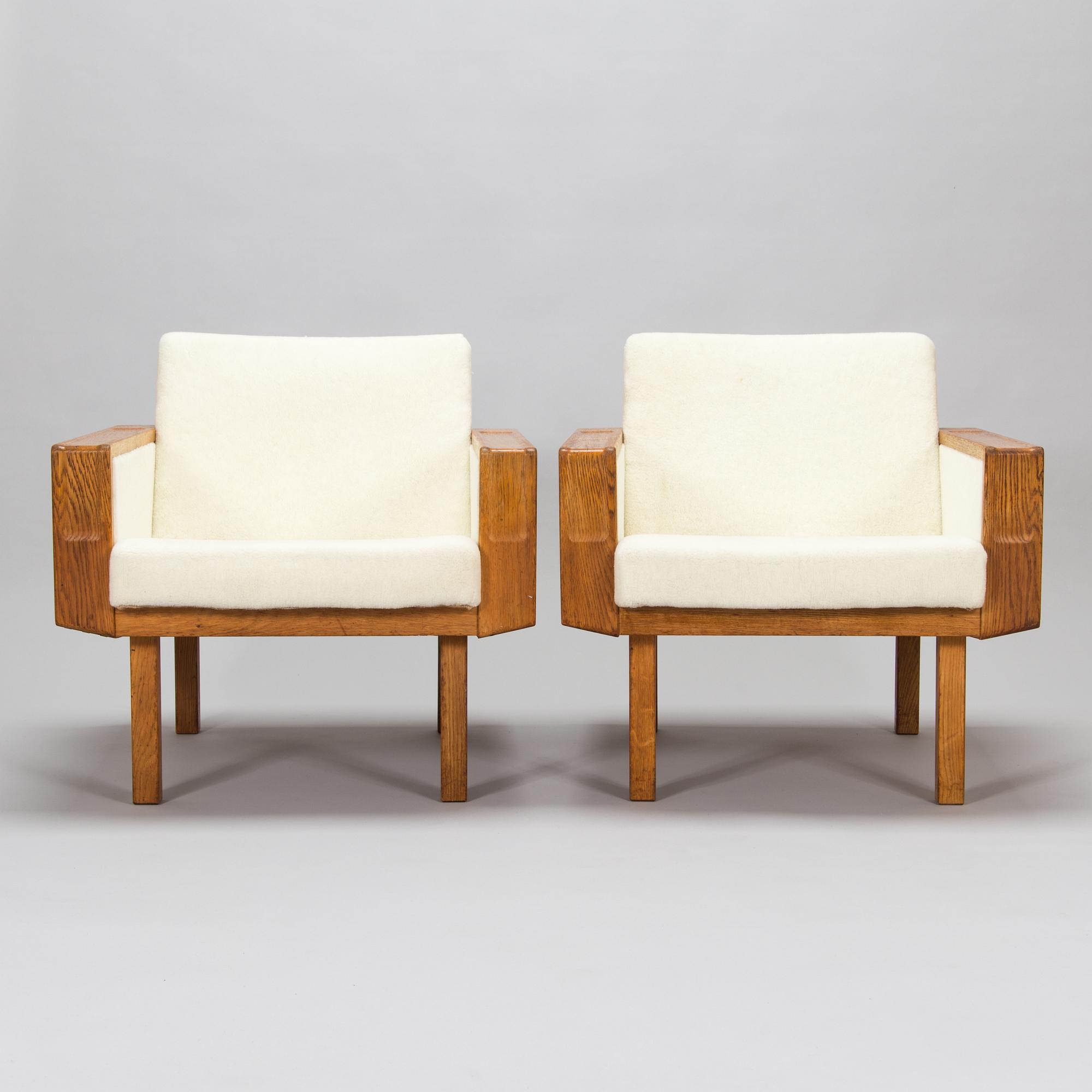 A pair of 1960's armchairs.