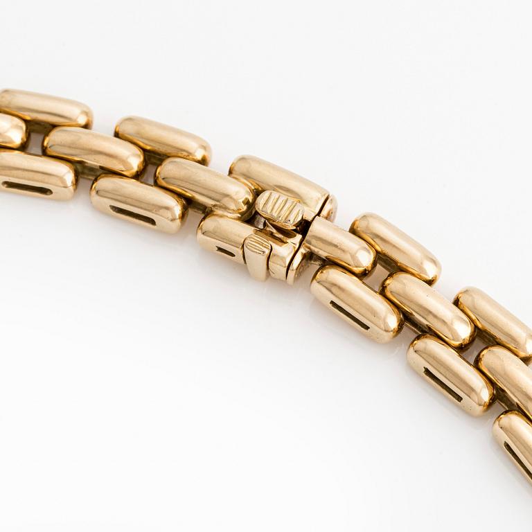 An 18K gold Cartier necklace.