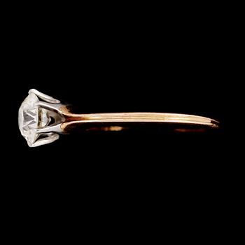 RING, 14 k guld och vitguld, briljantslipad diamant ca 0.80 ct.