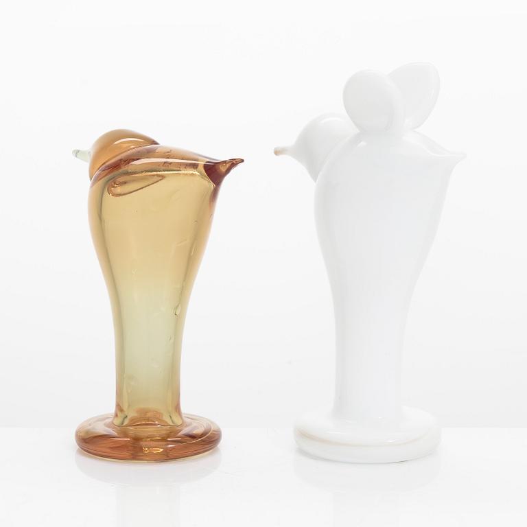 Oiva Toikka, a pair of glass birds. Signed O. Toikka Nuutajärvi.