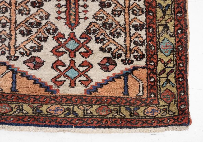 An oriental runner, c. 395 x 82 cm.