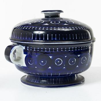 Ulla Procopé, 15 pieces of a 'Valencia' porcelain dining service, Arabia, Finland.