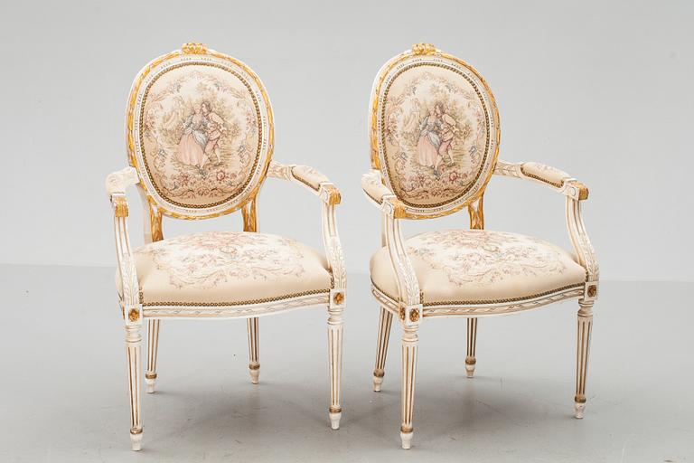 KARMSTOLAR, ett par, gustaviansk stil, 1900-tal.